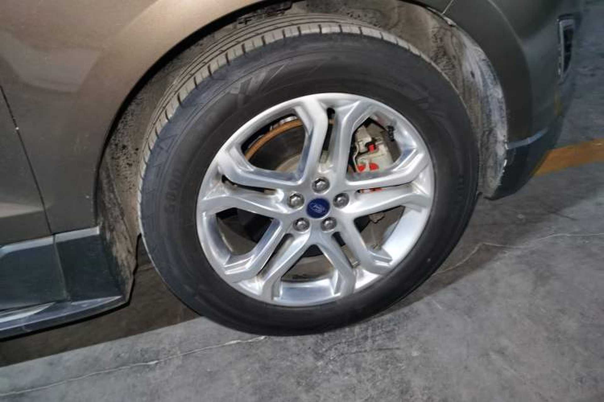 Used Ford Edge 2015 2.0T GTDi Two-Wheel-Drive High-Line Version Right Front Wheel Hub
