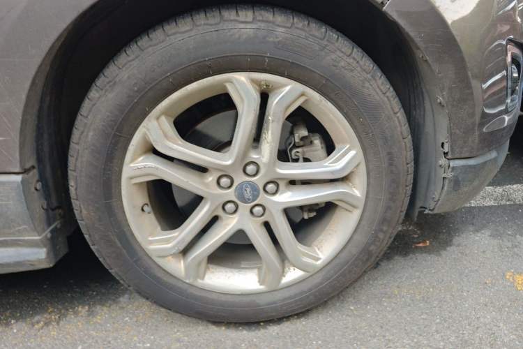 Used Ford Edge 2015 2.0T GTDi Two-Wheel-Drive High-Line Version Right Front Wheel Hub