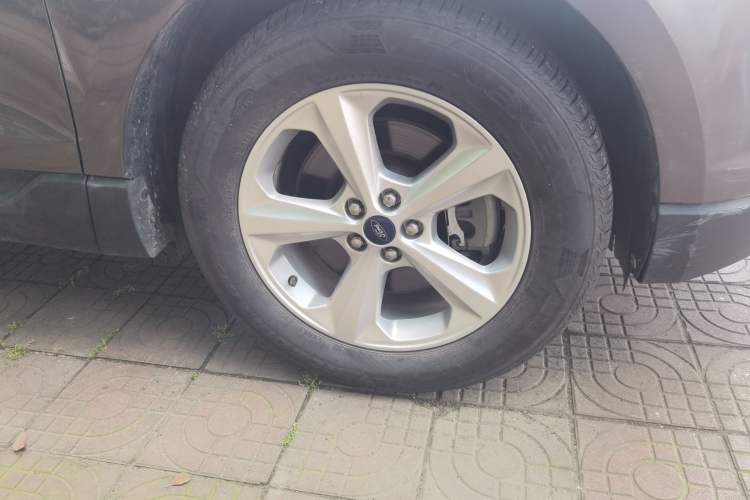 Used Ford Edge 2015 2.0T GTDi Two-Wheel-Drive Elite Edition Right Front Wheel Hub