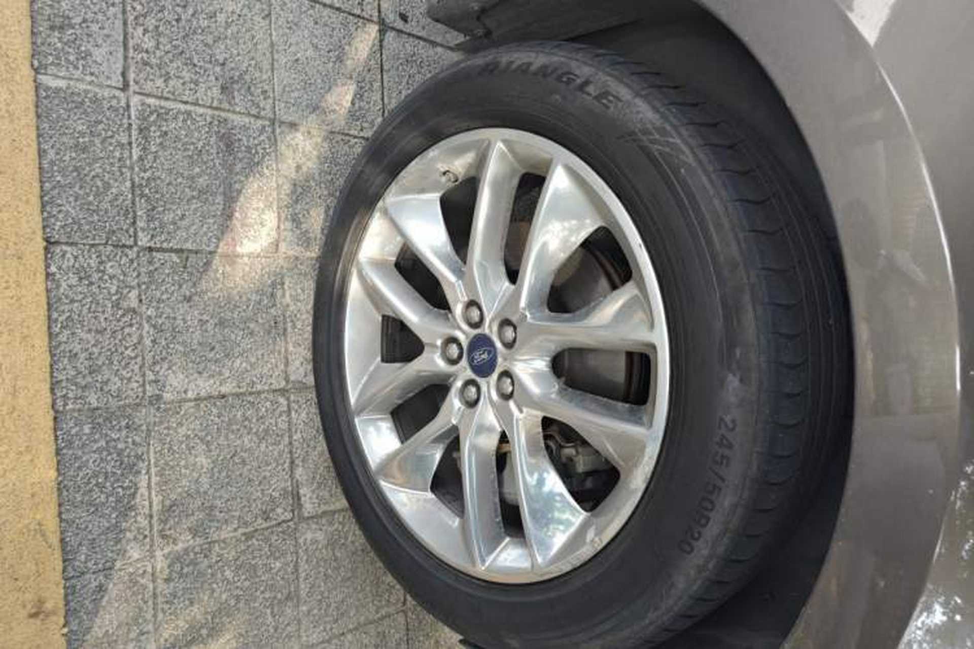 Used Ford Edge 2015 2.7T GTDi 4x4 Prestige 7-Seater Right Front Wheel Hub