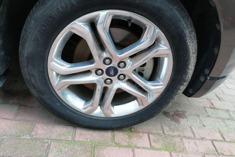Used Ford Edge 2015 2.0T GTDi Two-Wheel-Drive High-Line Version Right Front Wheel Hub