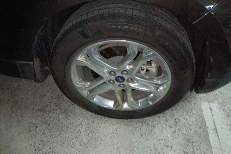 Used Ford Edge 2015 2.0T GTDi Two-Wheel-Drive High-Line Version Right Front Wheel Hub