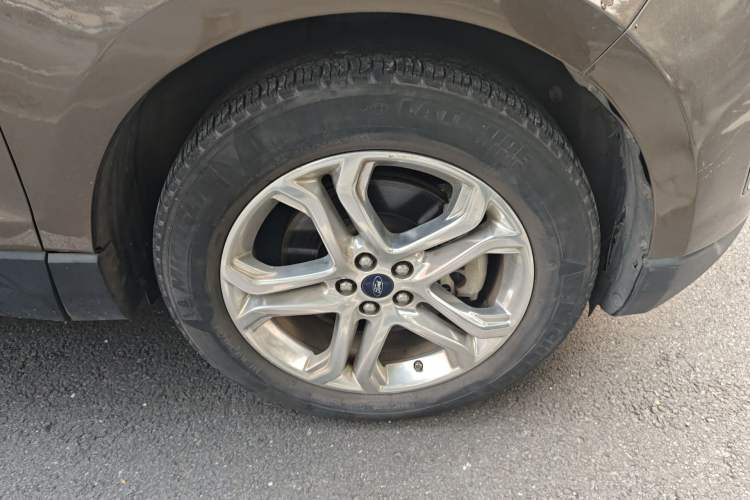 Used Ford Edge 2015 2.0T GTDi Two-Wheel-Drive High-Line Version Right Front Wheel Hub