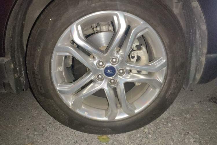 Used Ford Edge 2015 2.0T GTDi Two-Wheel-Drive High-Line Version Right Front Wheel Hub