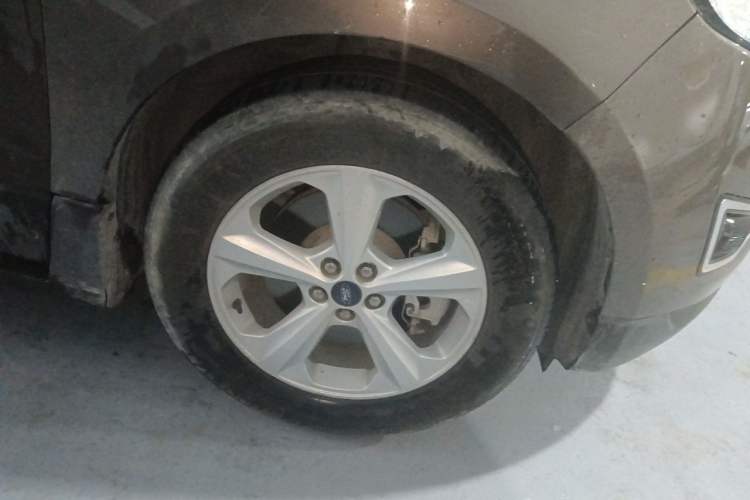 Used Ford Edge 2015 2.0T GTDi Two-Wheel-Drive Elite Edition Right Front Wheel Hub