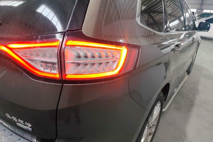 Used Ford Edge 2015 2.0T GTDi Four-Wheel Drive Prestige Model Right Rear Taillight