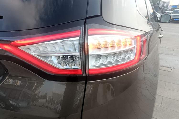 Used Ford Edge 2015 2.0T GTDi Two-Wheel-Drive Elite Edition Right Rear Taillight