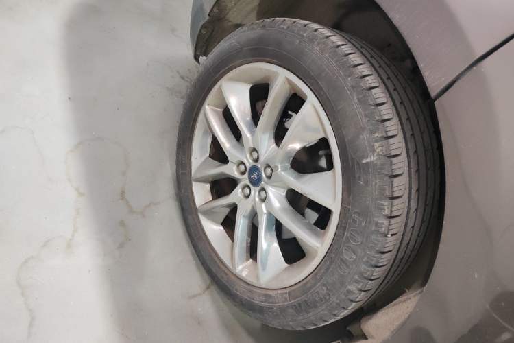 Used Ford Edge 2015 2.0T GTDi Four-Wheel Drive Prestige Model Right Rear Wheel Hub