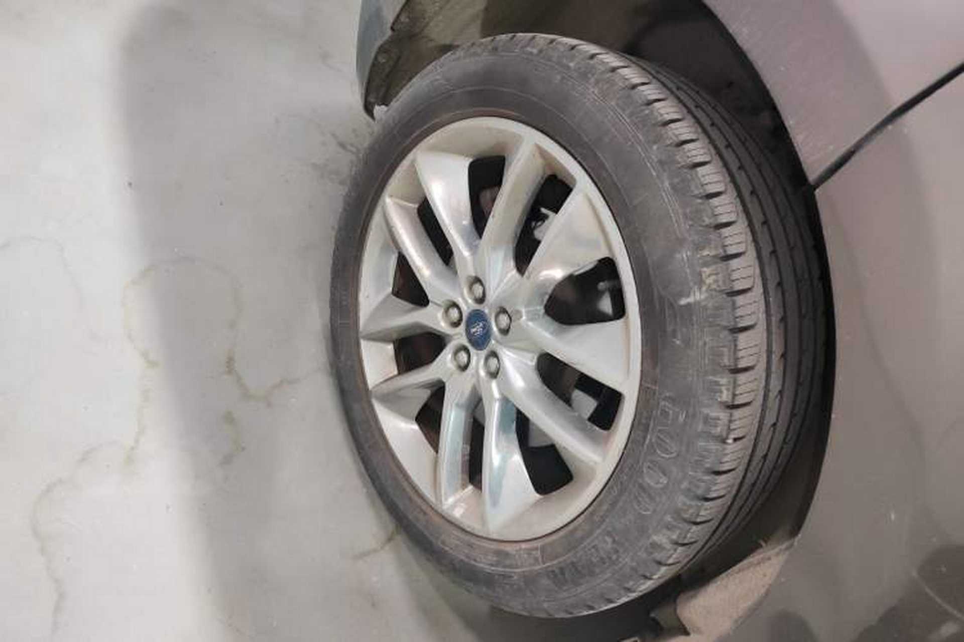 Used Ford Edge 2015 2.0T GTDi Four-Wheel Drive Prestige Model Right Rear Wheel Hub