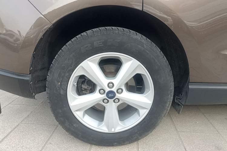Used Ford Edge 2015 2.0T GTDi Two-Wheel-Drive Elite Edition Right Rear Wheel Hub