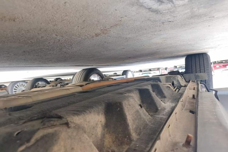 Used Ford Edge 2015 2.0T GTDi Two-Wheel-Drive High-Line Version Right Side Sill