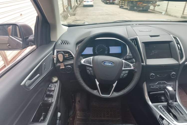 Used Ford Edge 2015 2.0T GTDi Two-Wheel-Drive High-Line Version Steering Wheel