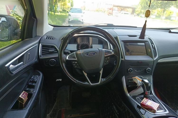 Used Ford Edge 2015 2.0T GTDi 4x4 High-Grade Model Steering Wheel