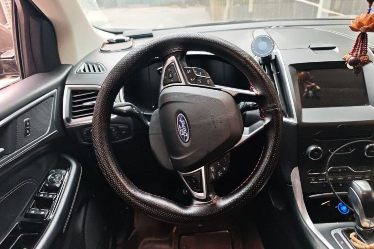 Used Ford Edge 2015 2.0T GTDi 4x4 High-Grade Model Steering Wheel