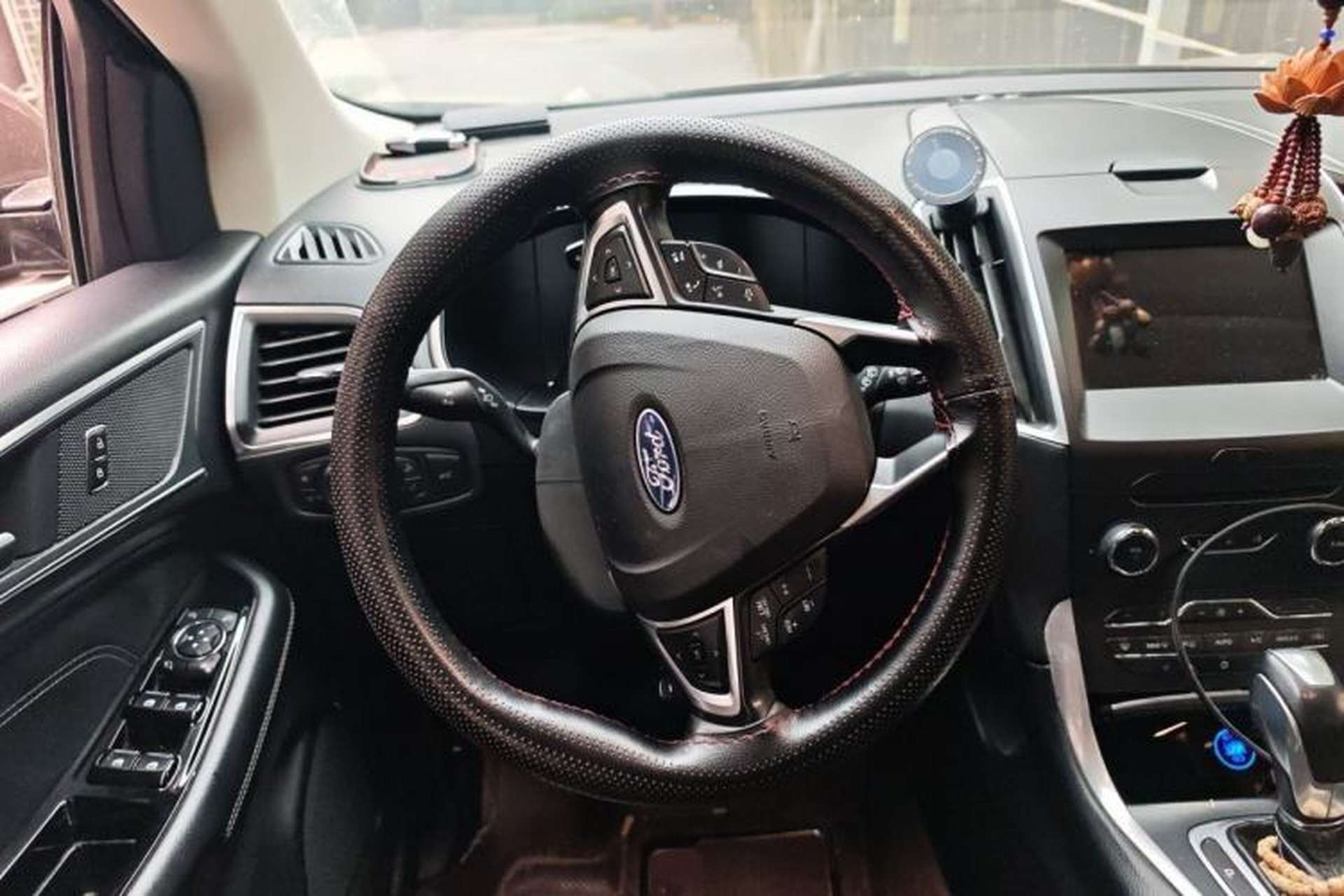 Used Ford Edge 2015 2.0T GTDi 4x4 High-Grade Model Steering Wheel