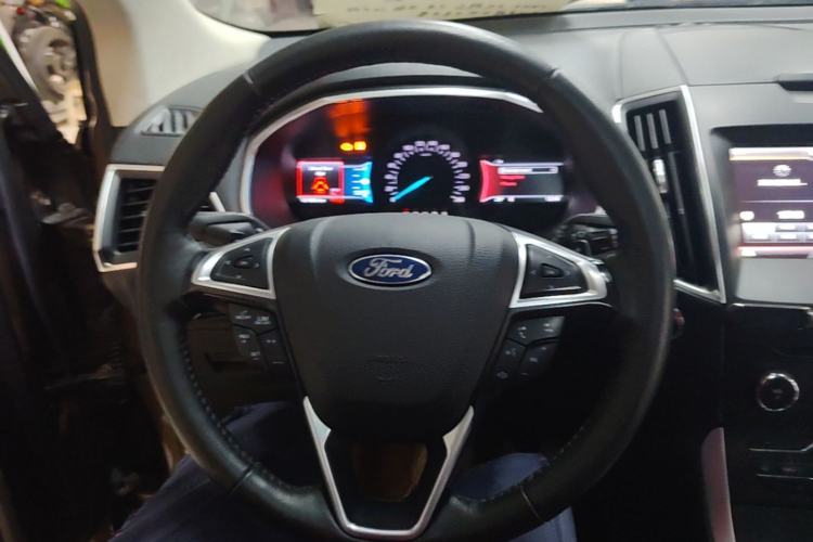 Used Ford Edge 2015 2.0T GTDi 4x4 High-Grade Model Steering Wheel