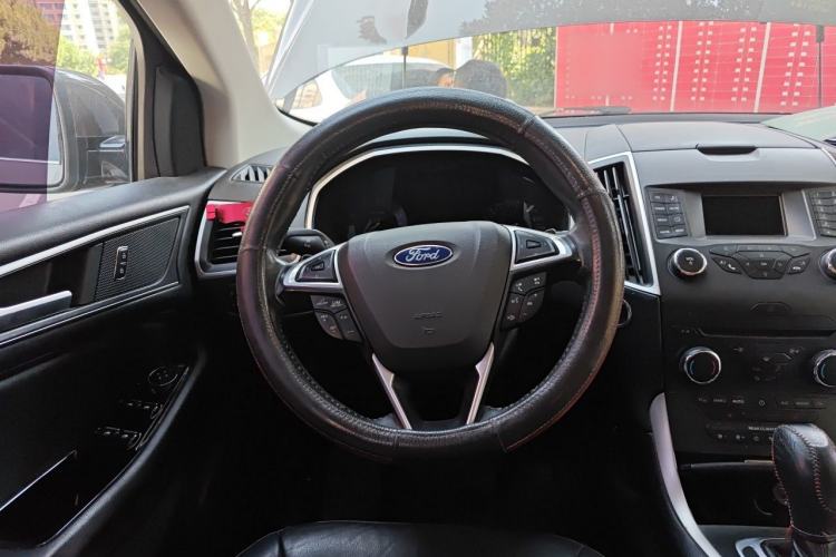 Used Ford Edge 2015 2.0T GTDi Two-Wheel-Drive Platinum Edition Steering Wheel