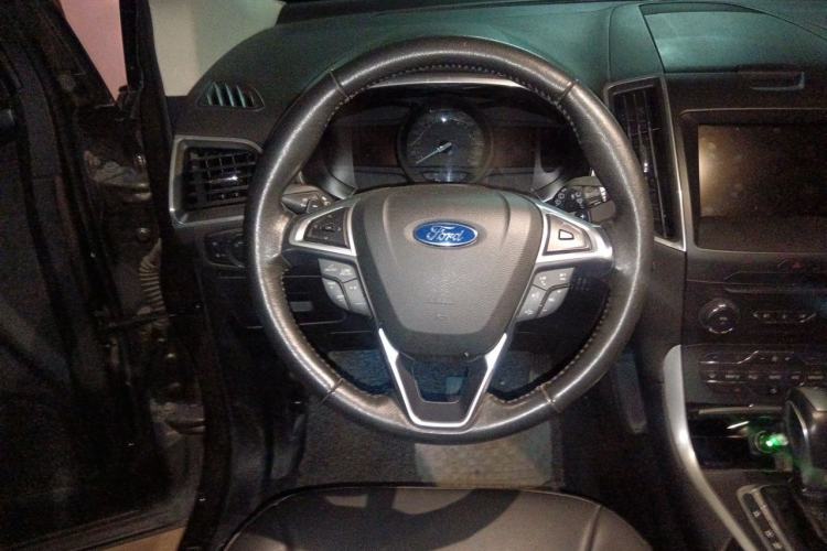 Used Ford Edge 2015 2.0T GTDi Two-Wheel-Drive High-Line Version Steering Wheel
