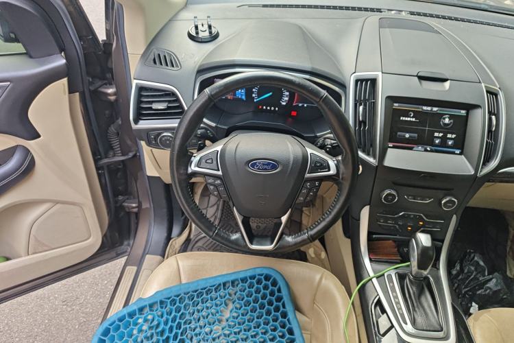 Used Ford Edge 2015 2.0T GTDi Two-Wheel-Drive High-Line Version Steering Wheel