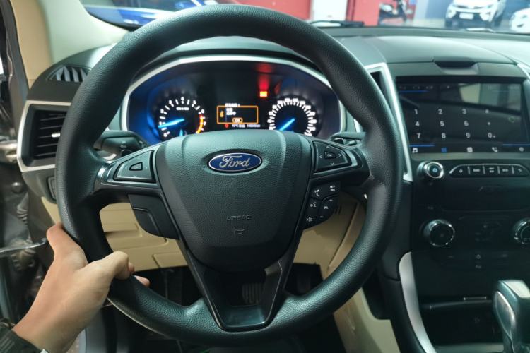 Used Ford Edge 2015 2.0T GTDi Two-Wheel-Drive Elite Edition Steering Wheel