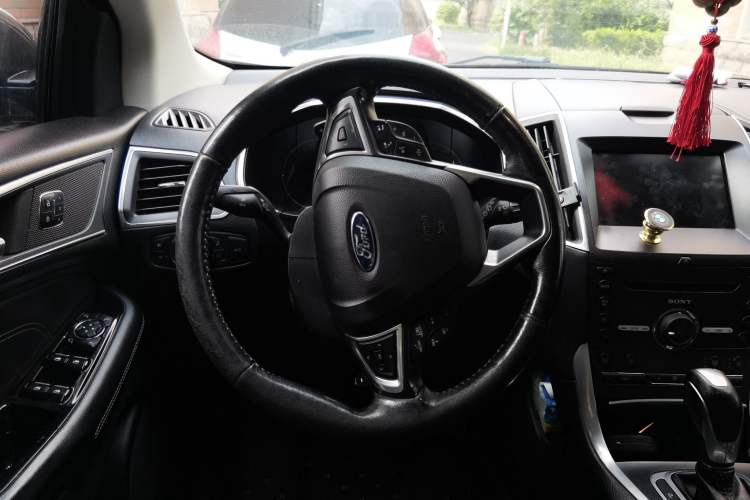 Used Ford Edge 2015 2.0T GTDi Four-Wheel Drive Prestige Model Steering Wheel