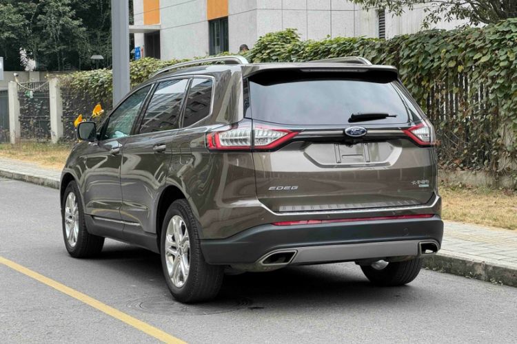Used Ford Edge 2015 2.0T GTDi Two-Wheel-Drive High-Line Version Trunk