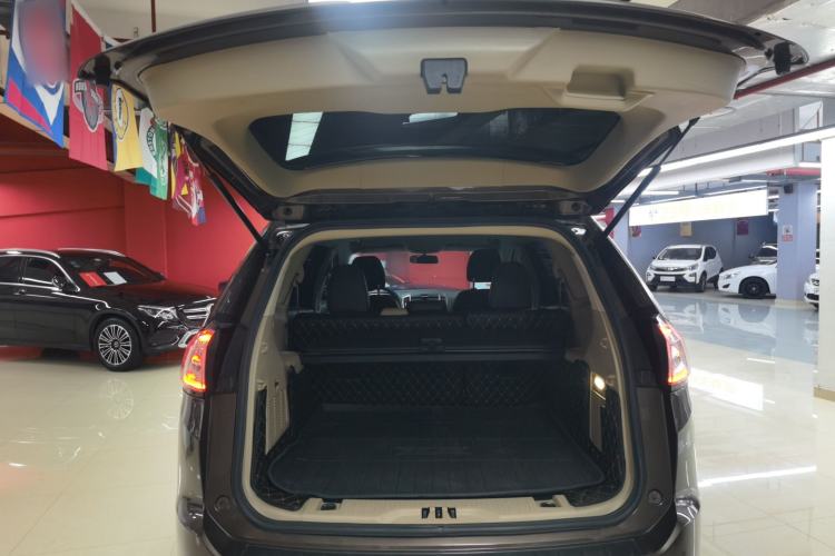 Used Ford Edge 2015 2.0T GTDi Two-Wheel-Drive Elite Edition Trunk