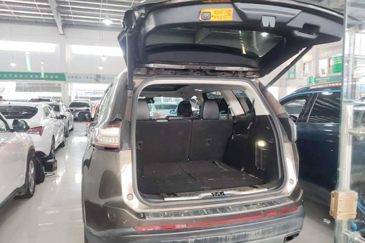 Used Ford Edge 2015 2.0T GTDi 4x4 High-Grade Model Trunk