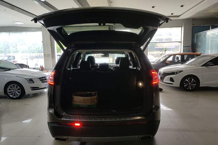 Used Ford Edge 2015 2.0T GTDi Four-Wheel Drive Prestige Model Trunk