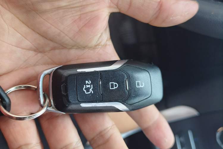 Used Ford Edge 2015 2.0T GTDi Two-Wheel-Drive High-Line Version Vehicle Key