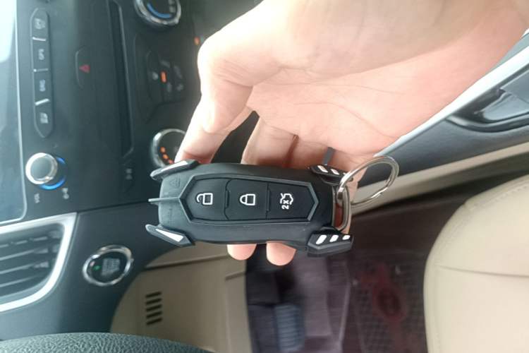 Used Ford Edge 2015 2.0T GTDi Two-Wheel-Drive Elite Edition Vehicle Key