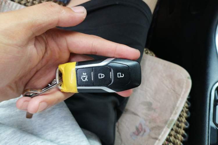 Used Ford Edge 2015 2.0T GTDi Two-Wheel-Drive High-Line Version Vehicle Key