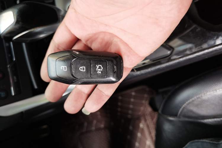 Used Ford Edge 2015 2.0T GTDi Four-Wheel Drive Prestige Model Vehicle Key