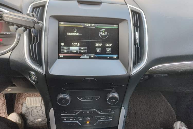 Used Ford Edge 2015 2.0T GTDi Two-Wheel-Drive High-Line Version Audio And AC Panel