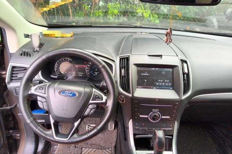 Used Ford Edge 2015 2.0T GTDi Four-Wheel Drive Prestige Model Center Console