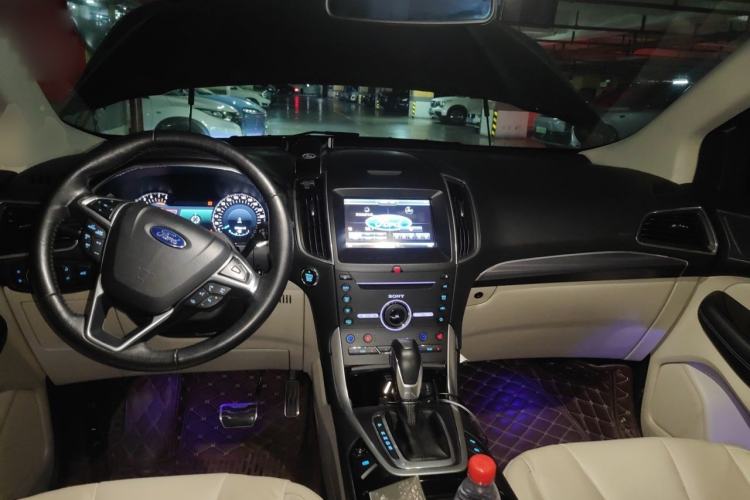 Used Ford Edge 2015 2.0T GTDi Four-Wheel Drive Prestige Model Center Console