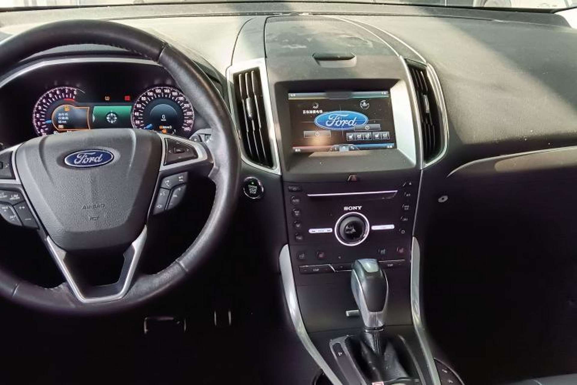 Used Ford Edge 2015 2.0T GTDi Four-Wheel Drive Prestige Model Center Console