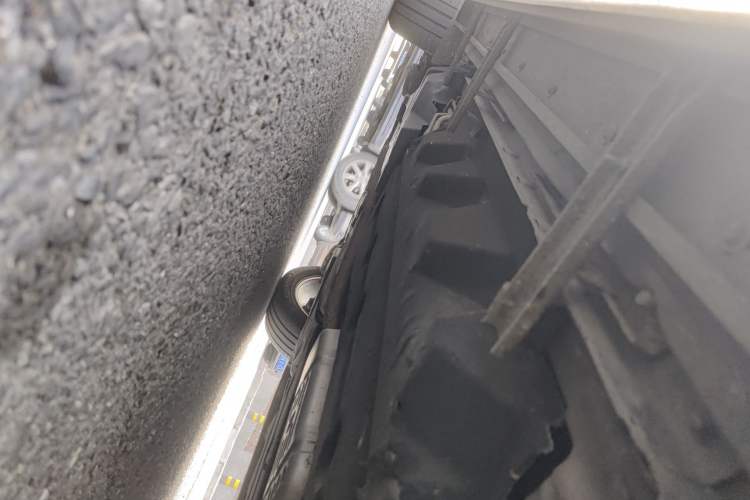 Used Ford Edge 2015 2.0T GTDi Two-Wheel-Drive High-Line Version Chassis Front Right