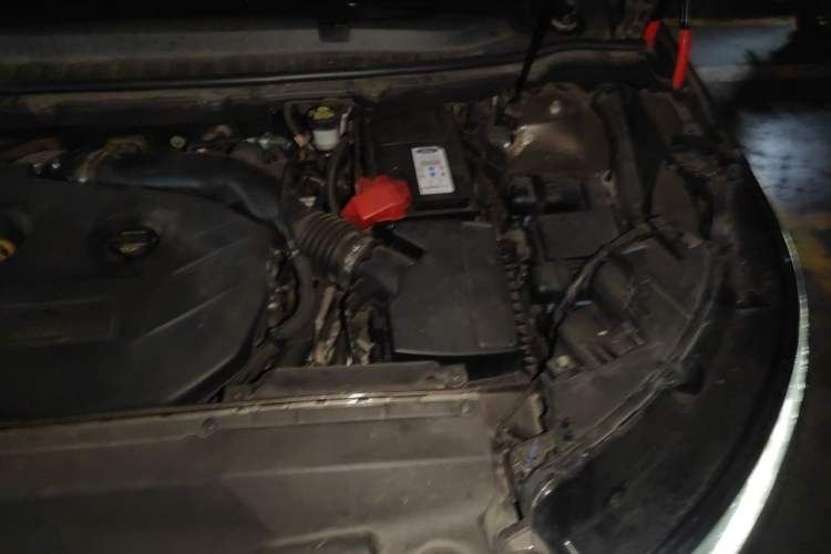 Used Ford Edge 2015 2.0T GTDi Four-Wheel Drive Prestige Model Engine Bay Left