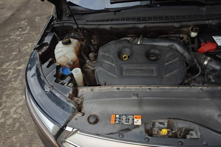 Used Ford Edge 2015 2.0T GTDi Two-Wheel-Drive High-Line Version Engine Bay Right