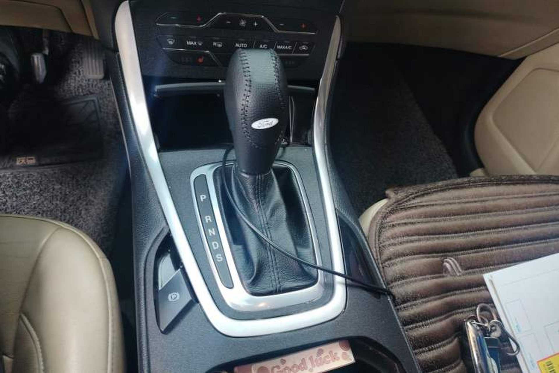 Used Ford Edge 2015 2.0T GTDi Two-Wheel-Drive High-Line Version Gear Lever