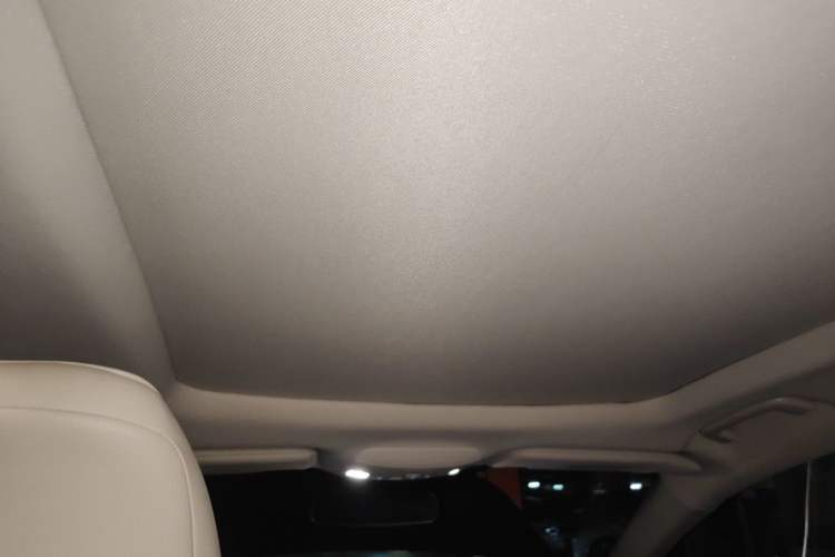 Used Ford Edge 2015 2.0T GTDi Four-Wheel Drive Prestige Model Headliner