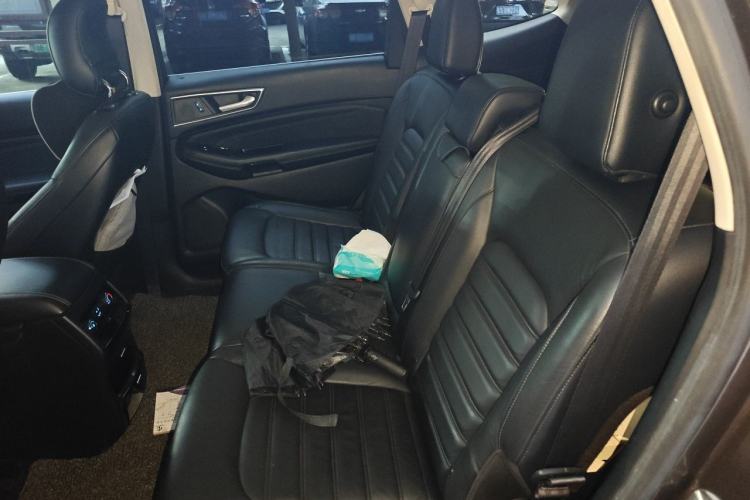 Used Ford Edge 2015 2.0T GTDi Two-Wheel-Drive High-Line Version Left Rear Seat