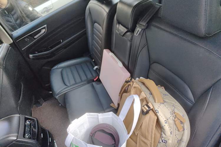 Used Ford Edge 2015 2.0T GTDi Two-Wheel-Drive High-Line Version Left Rear Seat