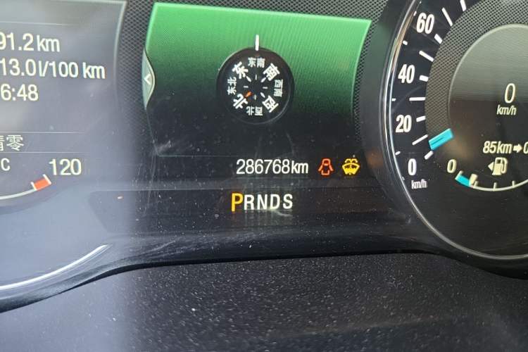 Used Ford Edge 2015 2.0T GTDi Four-Wheel Drive Prestige Model Odometer Close Up