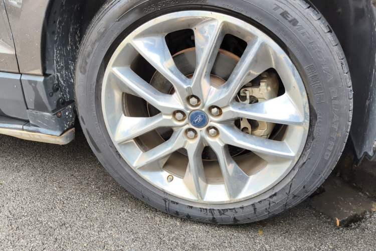 Used Ford Edge 2015 2.0T GTDi Four-Wheel Drive Prestige Model Right Front Wheel Hub
