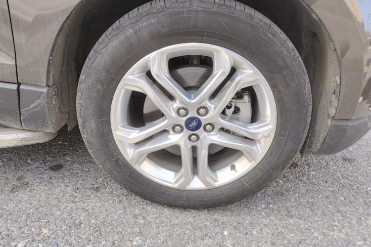 Used Ford Edge 2015 2.0T GTDi Two-Wheel-Drive High-Line Version Right Front Wheel Hub