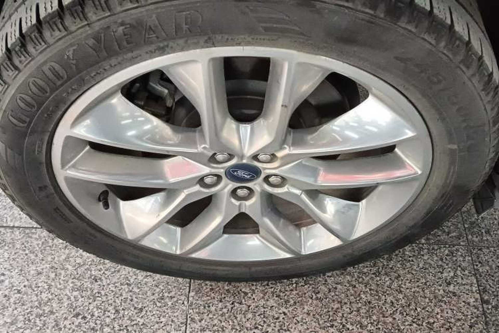 Used Ford Edge 2015 2.0T GTDi Four-Wheel Drive Prestige Model Right Rear Wheel Hub