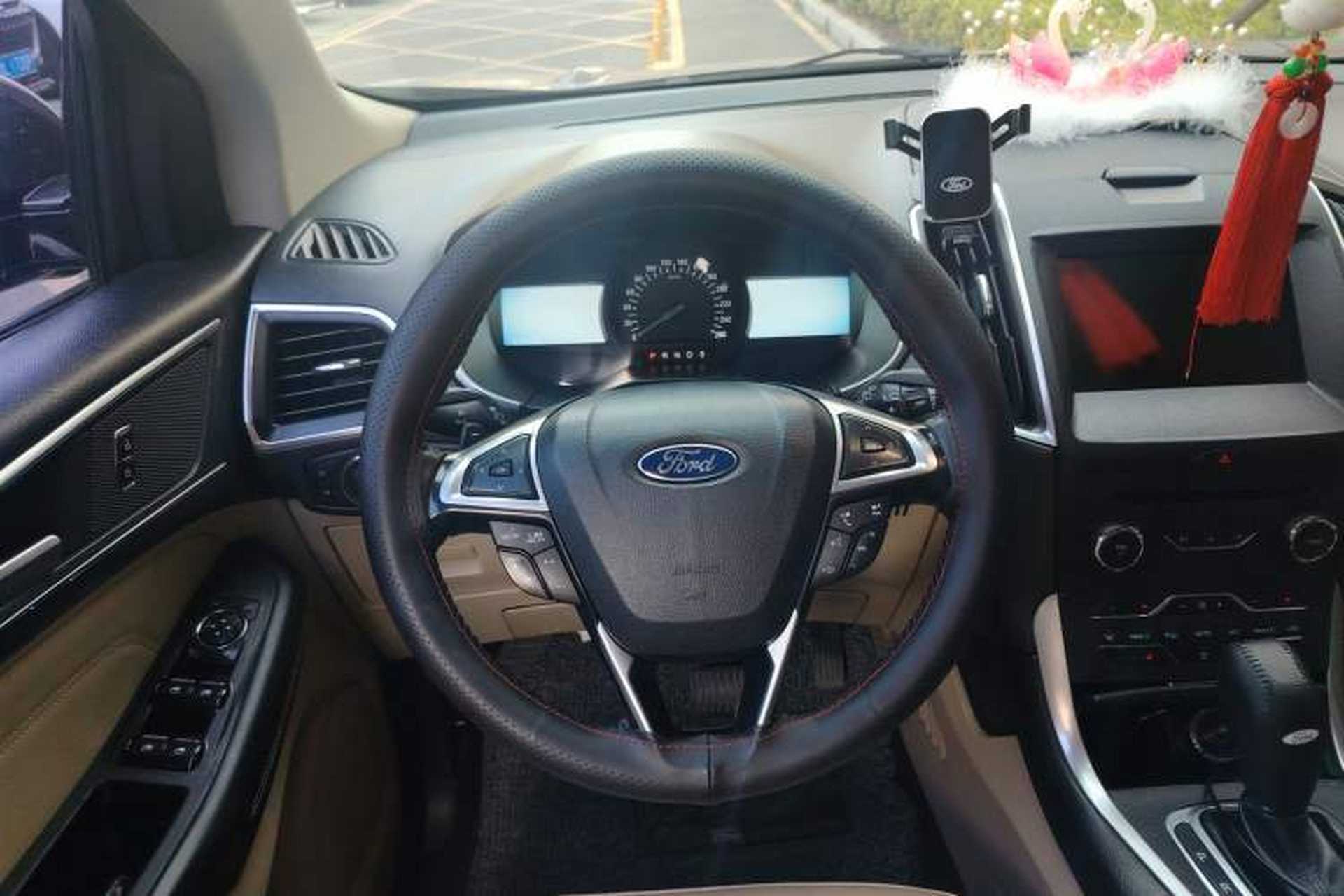 Used Ford Edge 2015 2.0T GTDi Two-Wheel-Drive High-Line Version Steering Wheel