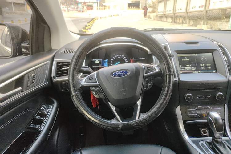 Used Ford Edge 2015 2.0T GTDi Two-Wheel-Drive High-Line Version Steering Wheel